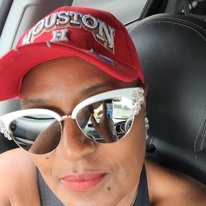 Meet your Posher, Shirley